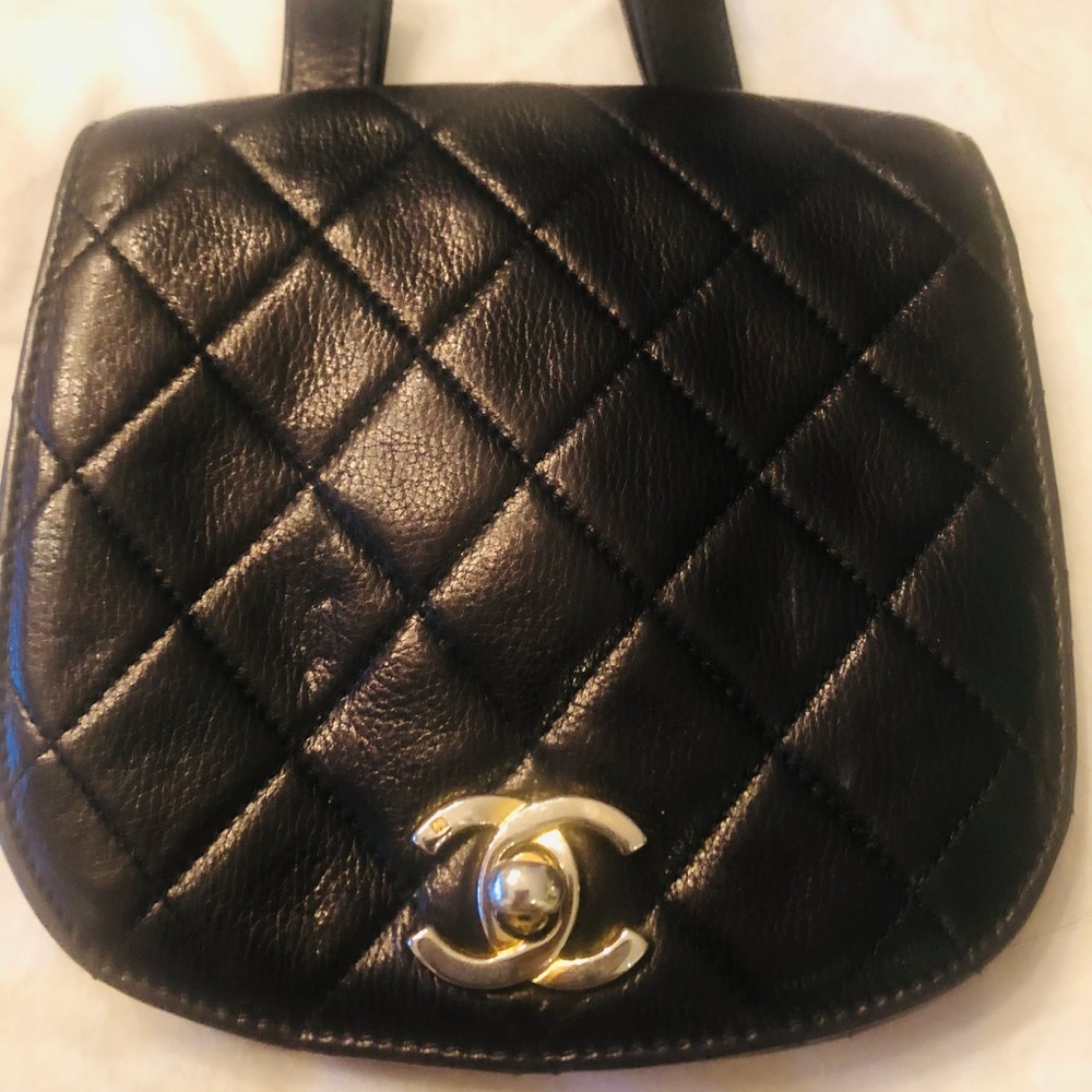 Chanel vintage belt purse, black leather like new 1980’s